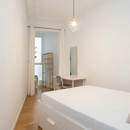Bright And Cozy Flat In The Heart Of The